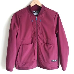 FIGS x DISNEY / S / Women's Bellery Soft Shell Scrub Bomber Jacket - Burgundy